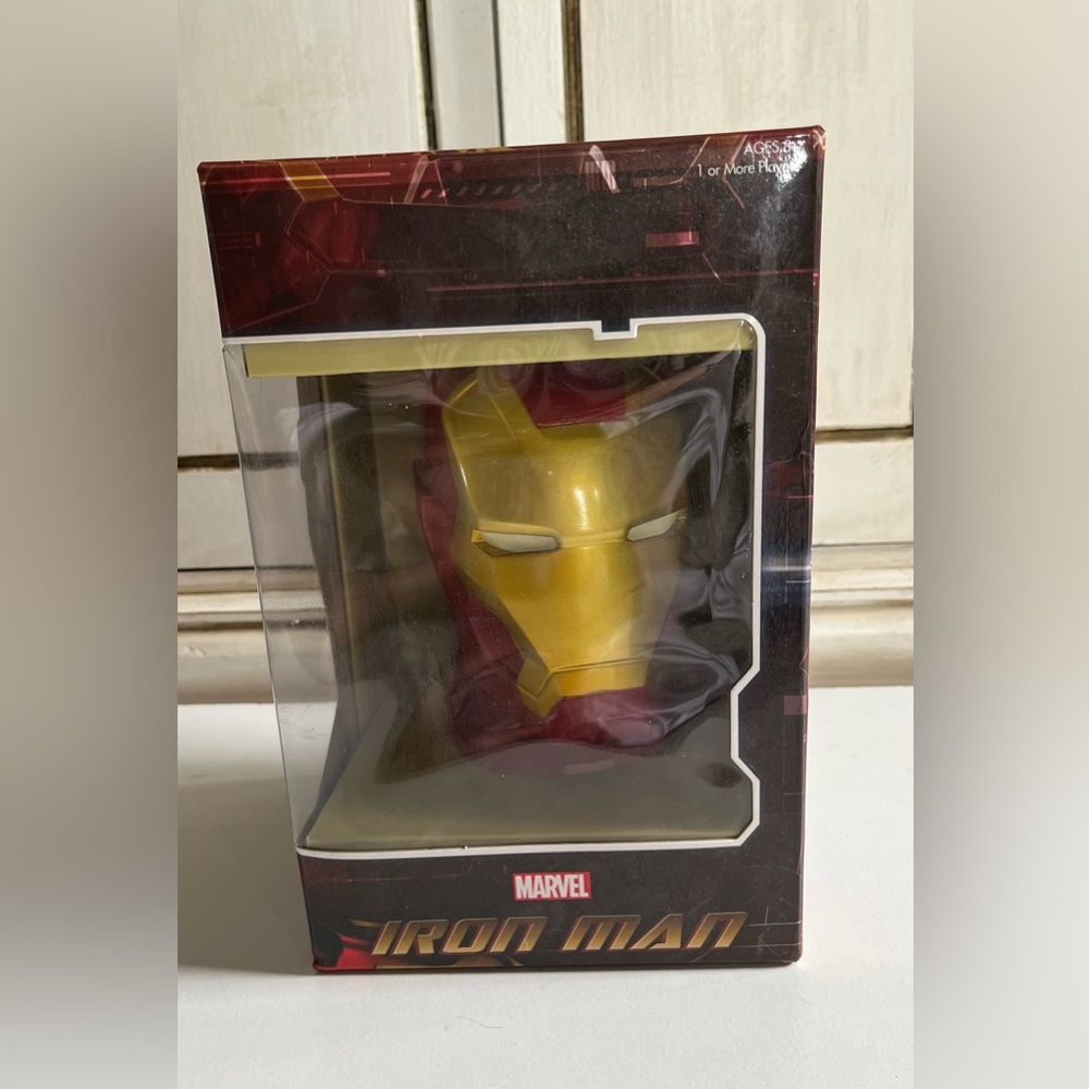 New Yahtzee Marvel The Avengers Iron Man Dice Game Iron Man Head Display piece